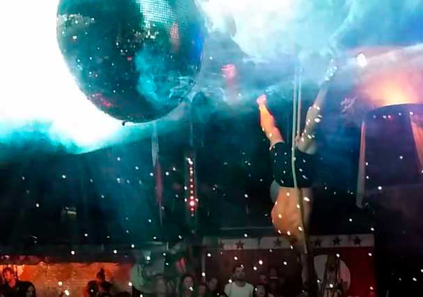 dance trapeze performance in sisyphos